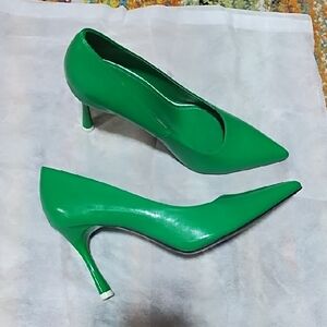 Zara Green Patent Leather Heels Size US 8/Europe 39 Never Worn Outside